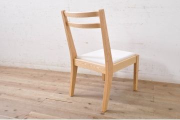 中古　短期展示品　美品　ヤクモ家具製作所　オーク材　シンプルチェア(SC40RO)　クッションタイプ　ナチュラルな風合いが優しい印象のチェア3脚セット(ダイニングチェア、椅子、イス、バラ売り可能)(定価3脚で約10万5千円)(R-069796)