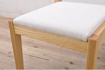 中古　短期展示品　美品　ヤクモ家具製作所　オーク材　シンプルチェア(SC40RO)　クッションタイプ　ナチュラルな風合いが優しい印象のチェア3脚セット(ダイニングチェア、椅子、イス、バラ売り可能)(定価3脚で約10万5千円)(R-069796)