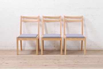 中古　短期展示品　美品　ヤクモ家具製作所　オーク材　シンプルチェア(SC40RO)　 クッションタイプ　ナチュラルな風合いが優しい印象のチェア3脚セット(ダイニングチェア、椅子、イス、バラ売り可能)(定価3脚で約10万5千円)(R-069799)