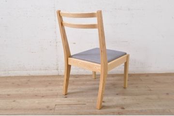 中古　短期展示品　美品　ヤクモ家具製作所　オーク材　シンプルチェア(SC40RO)　 クッションタイプ　ナチュラルな風合いが優しい印象のチェア3脚セット(ダイニングチェア、椅子、イス、バラ売り可能)(定価3脚で約10万5千円)(R-069799)