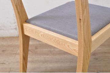 中古　短期展示品　美品　ヤクモ家具製作所　オーク材　シンプルチェア(SC40RO)　 クッションタイプ　ナチュラルな風合いが優しい印象のチェア3脚セット(ダイニングチェア、椅子、イス、バラ売り可能)(定価3脚で約10万5千円)(R-069799)