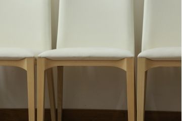 中古　短期展示品　Cassinaixc.(カッシーナイクスシー)　IXC. R&D(イクスシー.R&D)　LINE(ライン)　ウルトラスエード(ULTRASUEDE)　Eランク　シンプルですっきりとした佇まいが魅力のダイニングチェア6脚セット(椅子、イス、アームレスチェア、店舗什器)(定価6脚で約46万2千円)(R-069800)