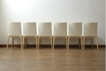 中古　短期展示品　Cassinaixc.(カッシーナイクスシー)　IXC. R&D(イクスシー.R&D)　LINE(ライン)　ウルトラスエード(ULTRASUEDE)　Eランク　シンプルですっきりとした佇まいが魅力のダイニングチェア6脚セット(椅子、イス、アームレスチェア、店舗什器)(定価6脚で約46万2千円)(R-069800)
