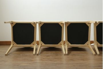 中古　短期展示品　Cassinaixc.(カッシーナイクスシー)　IXC. R&D(イクスシー.R&D)　LINE(ライン)　ウルトラスエード(ULTRASUEDE)　Eランク　シンプルですっきりとした佇まいが魅力のダイニングチェア6脚セット(椅子、イス、アームレスチェア、店舗什器)(定価6脚で約46万2千円)(R-069800)