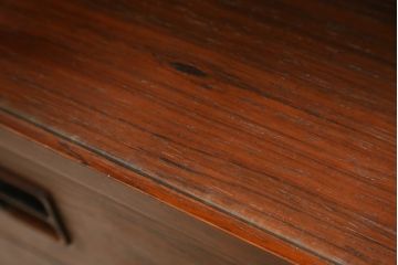 デンマークビンテージ　名作!!　アルネ・ヴォッター(ARNE VODDER)　ローズウッド材　シンプルなデザインが取り入れやすいサイドボード(サイドキャビネット、リビングボード、テレビ台、テレビボード、収納棚、戸棚、北欧、ヴィンテージ)(R-069803)