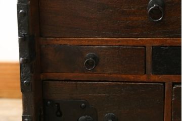 和製アンティーク　江戸期　古作造り　落ち着いた佇まいが魅力的な掛硯型船箪笥(かけすずり、懸硯型、舟箪笥、時代箪笥、帳場箪笥、小物収納、小引き出し)(R-069807)