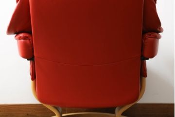 中古　EKORNES(エコーネス)　Reno　レノクラシック　Mサイズ　本革(レザー)　くつろぎの時間におすすめのオットマン付きストレスレスチェア(アームチェア、リクライニングチェア、椅子、一人掛けソファ、1Pソファ、北欧)(定価約47万円)(R-069809)