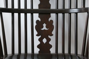 中古　松本民芸家具　#44A型　シックな色合いとクラシカルな佇まいが魅力のウィンザーチェア4脚セット(ウインザーチェア、アームチェア、板座チェア、ダイニングチェア、椅子、イス)(定価4脚で約80万円)(R-069811)