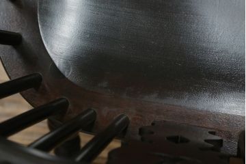 中古　松本民芸家具　#44A型　シックな色合いとクラシカルな佇まいが魅力のウィンザーチェア4脚セット(ウインザーチェア、アームチェア、板座チェア、ダイニングチェア、椅子、イス)(定価4脚で約80万円)(R-069811)
