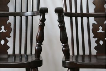 中古　松本民芸家具　#44A型　シックな色合いとクラシカルな佇まいが魅力のウィンザーチェア4脚セット(ウインザーチェア、アームチェア、板座チェア、ダイニングチェア、椅子、イス)(定価4脚で約80万円)(R-069811)