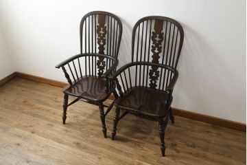 中古　松本民芸家具　#44A型　シックな色合いとクラシカルな佇まいが魅力のウィンザーチェア2脚セット(ウインザーチェア、アームチェア、板座チェア、ダイニングチェア、椅子、イス)(定価2脚で約40万円)(R-069812)