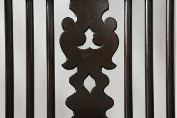 中古　松本民芸家具　#44A型　シックな色合いとクラシカルな佇まいが魅力のウィンザーチェア2脚セット(ウインザーチェア、アームチェア、板座チェア、ダイニングチェア、椅子、イス)(定価2脚で約40万円)(R-069812)