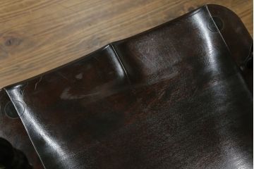中古　松本民芸家具　#44A型　シックな色合いとクラシカルな佇まいが魅力のウィンザーチェア2脚セット(ウインザーチェア、アームチェア、板座チェア、ダイニングチェア、椅子、イス)(定価2脚で約40万円)(R-069812)