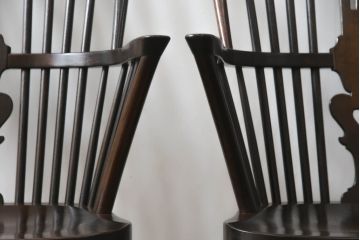 中古　希少!!　松本民芸家具　中古ではなかなかお目にかかれない猫脚ウィンザーチェア2脚セット(ウインザーチェア、アームチェア、板座チェア、ダイニングチェア、椅子、イス)(定価2脚で約68万円)(R-069813)