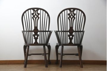 中古　希少!!　松本民芸家具　中古ではなかなかお目にかかれない猫脚ウィンザーチェア2脚セット(ウインザーチェア、アームチェア、板座チェア、ダイニングチェア、椅子、イス)(定価2脚で約68万円)(R-069813)