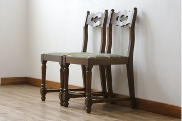 中古　横浜クラシック家具　ノックオンウッド(knockonwood)　Hand Made　オーク材　どこか懐かしい雰囲気漂うチェア2脚セット(ダイニングチェア、アームレスチェア、椅子、イス)(R-069819)