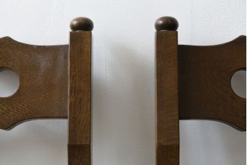 中古　横浜クラシック家具　ノックオンウッド(knockonwood)　Hand Made　オーク材　どこか懐かしい雰囲気漂うチェア2脚セット(ダイニングチェア、アームレスチェア、椅子、イス)(R-069819)