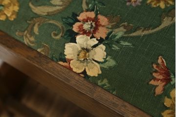 中古　横浜クラシック家具　ノックオンウッド(knockonwood)　Hand Made　オーク材　どこか懐かしい雰囲気漂うチェア2脚セット(ダイニングチェア、アームレスチェア、椅子、イス)(R-069819)