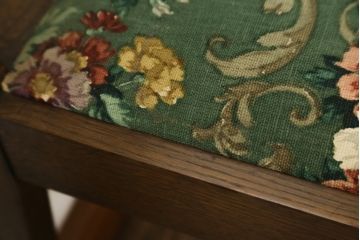 中古　横浜クラシック家具　ノックオンウッド(knockonwood)　Hand Made　オーク材　どこか懐かしい雰囲気漂うチェア2脚セット(ダイニングチェア、アームレスチェア、椅子、イス)(R-069819)