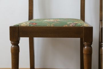中古　横浜クラシック家具　ノックオンウッド(knockonwood)　Hand Made　オーク材　どこか懐かしい雰囲気漂うチェア2脚セット(ダイニングチェア、アームレスチェア、椅子、イス)(R-069819)