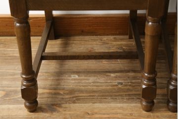 中古　横浜クラシック家具　ノックオンウッド(knockonwood)　Hand Made　オーク材　どこか懐かしい雰囲気漂うチェア2脚セット(ダイニングチェア、アームレスチェア、椅子、イス)(R-069819)