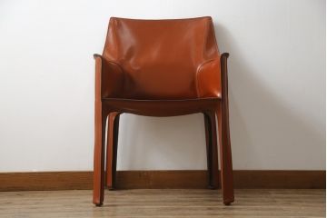 中古　Cassina(カッシーナ)　413　CAB(キャブ)　MARIO BELLINI(マリオベリーニ)　シンプルモダンな空間づくりに活躍するアームチェア(ダイニングチェア、椅子、イス)(定価約38万5千円)(R-069822)