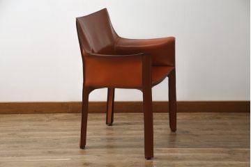中古　Cassina(カッシーナ)　413　CAB(キャブ)　MARIO BELLINI(マリオベリーニ)　シンプルモダンな空間づくりに活躍するアームチェア(ダイニングチェア、椅子、イス)(定価約38万5千円)(R-069822)