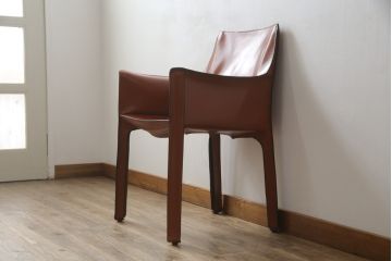 中古　Cassina(カッシーナ)　413　CAB(キャブ)　MARIO BELLINI(マリオベリーニ)　シンプルモダンな空間づくりに活躍するアームチェア(ダイニングチェア、椅子、イス)(定価約38万5千円)(R-069822)