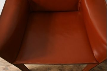 中古　Cassina(カッシーナ)　413　CAB(キャブ)　MARIO BELLINI(マリオベリーニ)　シンプルモダンな空間づくりに活躍するアームチェア(ダイニングチェア、椅子、イス)(定価約38万5千円)(R-069822)