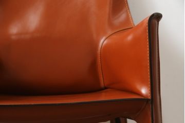 中古　Cassina(カッシーナ)　413　CAB(キャブ)　MARIO BELLINI(マリオベリーニ)　シンプルモダンな空間づくりに活躍するアームチェア(ダイニングチェア、椅子、イス)(定価約38万5千円)(R-069822)