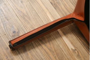 中古　Cassina(カッシーナ)　413　CAB(キャブ)　MARIO BELLINI(マリオベリーニ)　シンプルモダンな空間づくりに活躍するアームチェア(ダイニングチェア、椅子、イス)(定価約38万5千円)(R-069822)