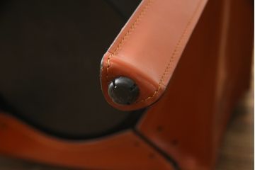 中古　Cassina(カッシーナ)　413　CAB(キャブ)　MARIO BELLINI(マリオベリーニ)　シンプルモダンな空間づくりに活躍するアームチェア(ダイニングチェア、椅子、イス)(定価約38万5千円)(R-069822)
