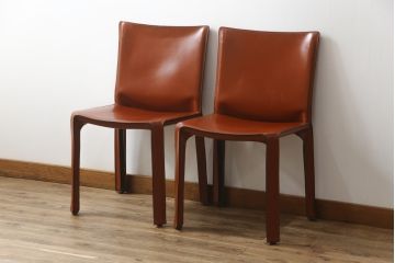 中古　Cassina(カッシーナ)　412　CAB(キャブ)　MARIO BELLINI(マリオベリーニ)　シンプルモダンな空間づくりに活躍するアームレスチェア2脚セット(ダイニングチェア、椅子、イス)(定価2脚で約47万5千円)(R-069823)
