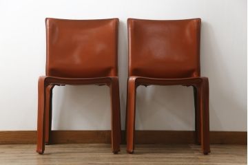 中古　Cassina(カッシーナ)　412　CAB(キャブ)　MARIO BELLINI(マリオベリーニ)　シンプルモダンな空間づくりに活躍するアームレスチェア2脚セット(ダイニングチェア、椅子、イス)(定価2脚で約47万5千円)(R-069823)