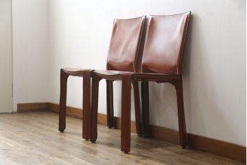 中古　Cassina(カッシーナ)　412　CAB(キャブ)　MARIO BELLINI(マリオベリーニ)　シンプルモダンな空間づくりに活躍するアームレスチェア2脚セット(ダイニングチェア、椅子、イス)(定価2脚で約47万5千円)(R-069823)