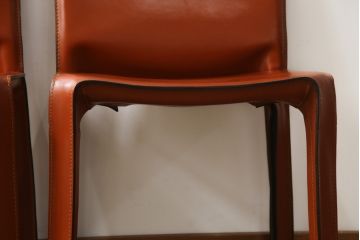 中古　Cassina(カッシーナ)　412　CAB(キャブ)　MARIO BELLINI(マリオベリーニ)　シンプルモダンな空間づくりに活躍するアームレスチェア2脚セット(ダイニングチェア、椅子、イス)(定価2脚で約47万5千円)(R-069823)