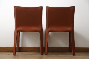 中古　Cassina(カッシーナ)　412　CAB(キャブ)　MARIO BELLINI(マリオベリーニ)　シンプルモダンな空間づくりに活躍するアームレスチェア2脚セット(ダイニングチェア、椅子、イス)(定価2脚で約47万5千円)(R-069823)