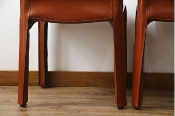中古　Cassina(カッシーナ)　412　CAB(キャブ)　MARIO BELLINI(マリオベリーニ)　シンプルモダンな空間づくりに活躍するアームレスチェア2脚セット(ダイニングチェア、椅子、イス)(定価2脚で約47万5千円)(R-069823)