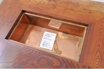 和製ビンテージ　伝統的工芸品認定品　松本民芸家具　総欅(ケヤキ)材　漆塗り　和モダンな空間づくりにおすすめのB型座炉卓(囲炉裏、木製火鉢、座卓、ローテーブル、ヴィンテージ)(定価約85万円)(R-069832)