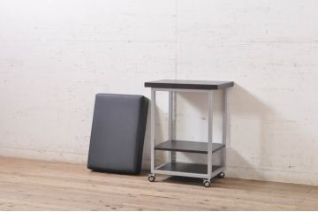中古　オーダー製作品　天板2way　クッション天板付き　シンプルなデザインが取り入れやすいスチール製キャスター付きサイドテーブル(エンドテーブル、ナイトテーブル、花台、飾り台、電話台)(R-069836)