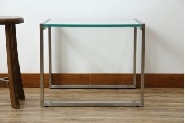 中古　オーダー製作品　廃番　AIDEC MODERN(アイデックモダン)　ZONE(ゾーン)52G　ステンレス脚とガラストップの組み合わせがクールでおしゃれなローテーブル(センターテーブル、コーヒーテーブル、カフェテーブル、サイドテーブル)(定価約14万5千円)(R-069838)