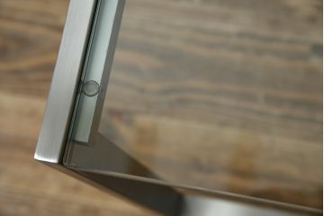 中古　オーダー製作品　廃番　AIDEC MODERN(アイデックモダン)　ZONE(ゾーン)52G　ステンレス脚とガラストップの組み合わせがクールでおしゃれなローテーブル(センターテーブル、コーヒーテーブル、カフェテーブル、サイドテーブル)(定価約14万5千円)(R-069838)