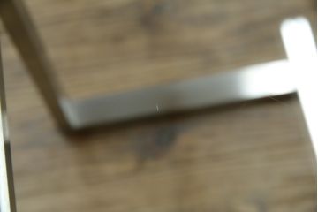 中古　オーダー製作品　廃番　AIDEC MODERN(アイデックモダン)　ZONE(ゾーン)52G　ステンレス脚とガラストップの組み合わせがクールでおしゃれなローテーブル(センターテーブル、コーヒーテーブル、カフェテーブル、サイドテーブル)(定価約14万5千円)(R-069838)