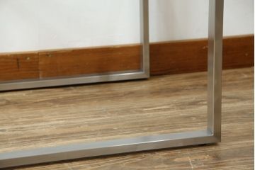 中古　オーダー製作品　廃番　AIDEC MODERN(アイデックモダン)　ZONE(ゾーン)52G　ステンレス脚とガラストップの組み合わせがクールでおしゃれなローテーブル(センターテーブル、コーヒーテーブル、カフェテーブル、サイドテーブル)(定価約14万5千円)(R-069838)