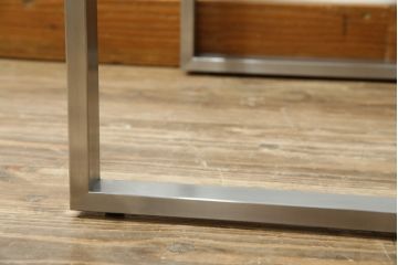 中古　オーダー製作品　廃番　AIDEC MODERN(アイデックモダン)　ZONE(ゾーン)52G　ステンレス脚とガラストップの組み合わせがクールでおしゃれなローテーブル(センターテーブル、コーヒーテーブル、カフェテーブル、サイドテーブル)(定価約14万5千円)(R-069838)