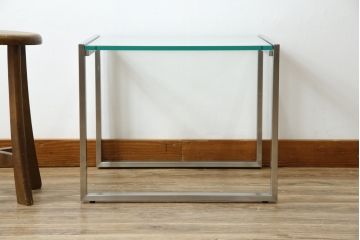 中古　オーダー製作品　廃番　AIDEC MODERN(アイデックモダン)　ZONE(ゾーン)52G　ステンレス脚とガラストップの組み合わせがクールでおしゃれなローテーブル(センターテーブル、コーヒーテーブル、カフェテーブル、サイドテーブル)(定価約14万5千円)(R-069838)