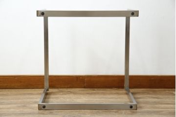 中古　オーダー製作品　廃番　AIDEC MODERN(アイデックモダン)　ZONE(ゾーン)52G　ステンレス脚とガラストップの組み合わせがクールでおしゃれなローテーブル(センターテーブル、コーヒーテーブル、カフェテーブル、サイドテーブル)(定価約14万5千円)(R-069838)