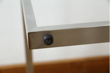 中古　オーダー製作品　廃番　AIDEC MODERN(アイデックモダン)　ZONE(ゾーン)52G　ステンレス脚とガラストップの組み合わせがクールでおしゃれなローテーブル(センターテーブル、コーヒーテーブル、カフェテーブル、サイドテーブル)(定価約14万5千円)(R-069838)