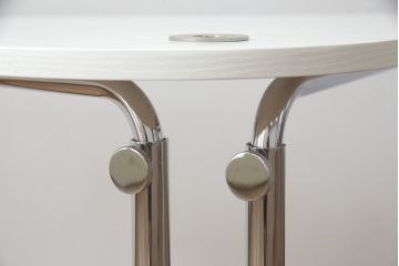 中古　美品　アクタス取り扱い　ドイツ製　TECTA(テクタ)　昇降機能付きが嬉しいシンプルでモダンなサイドテーブル(エンドテーブル、ナイトテーブル、花台、飾り台)(定価約8万円)(R-069839)