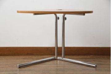 中古　美品　アクタス取り扱い　ドイツ製　TECTA(テクタ)　昇降機能付きが嬉しいシンプルでモダンなサイドテーブル(エンドテーブル、ナイトテーブル、花台、飾り台)(定価約8万円)(R-069840)